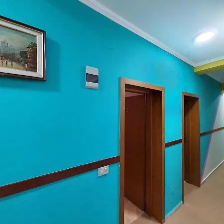 Hotel Mbyllur Ne Pritje