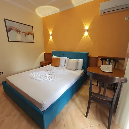 Mbyllur Ne Pritje Hotel